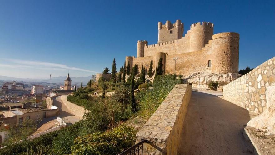 El Castillo de Villena corona la ciudad, una de las paradas de la ruta para descubrir Villena en dos días.