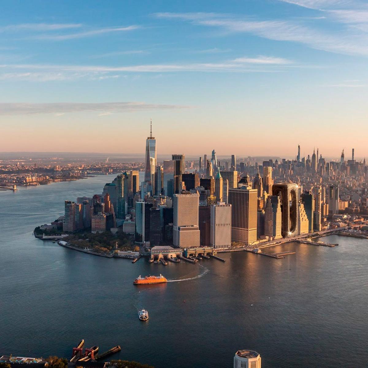 Situado frente al East River.