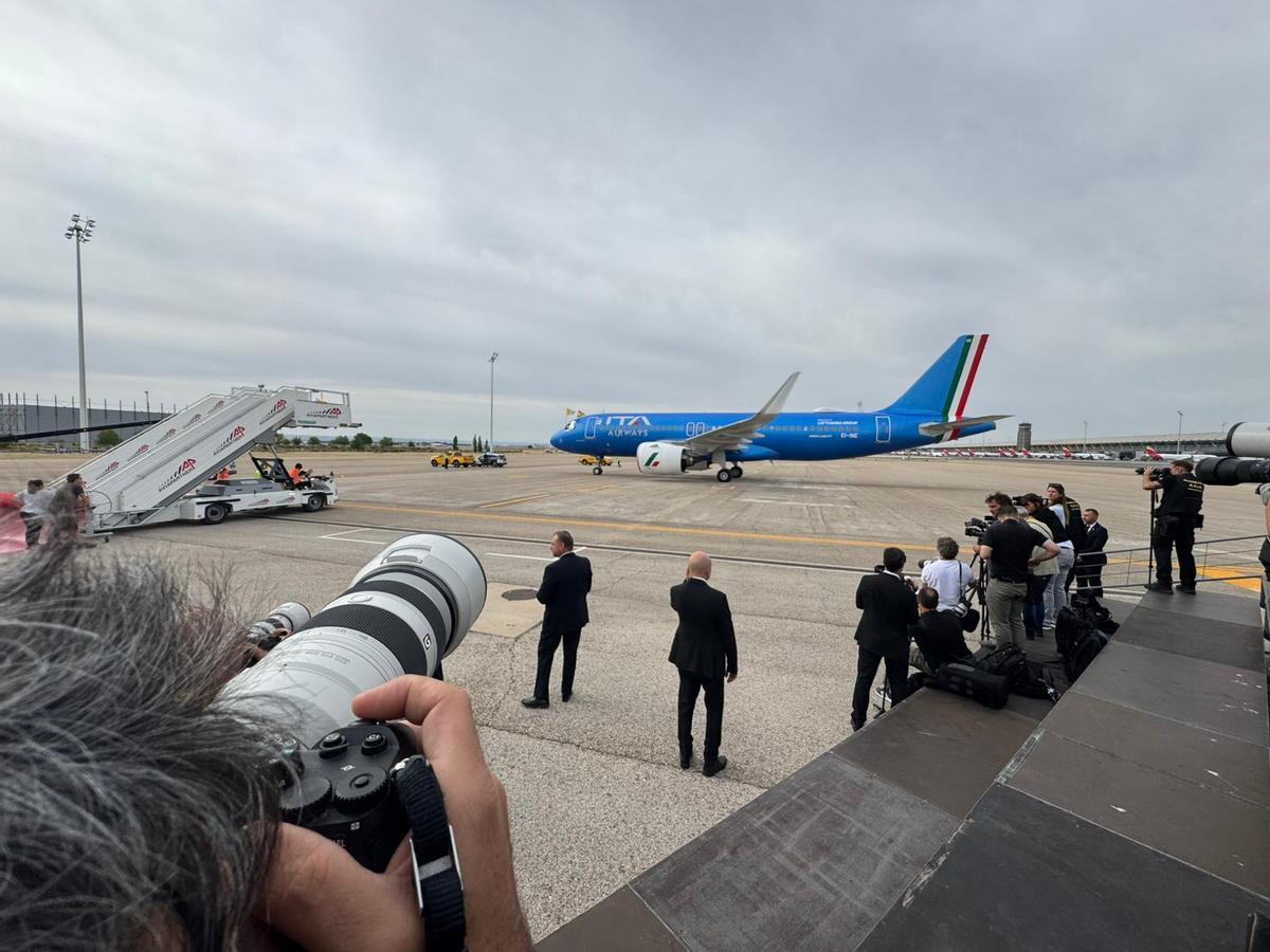 El avión del Papa en su llegada a Madrid