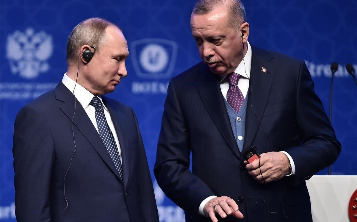 zentauroepp51644240 russian president vladimir putin  l  and turkish president r200108170517