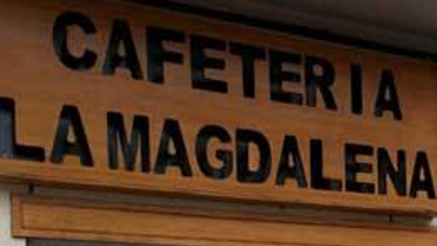 La cafetería La Magdalena, en Cangas, ayer, cerrada. | pepe rodríguez