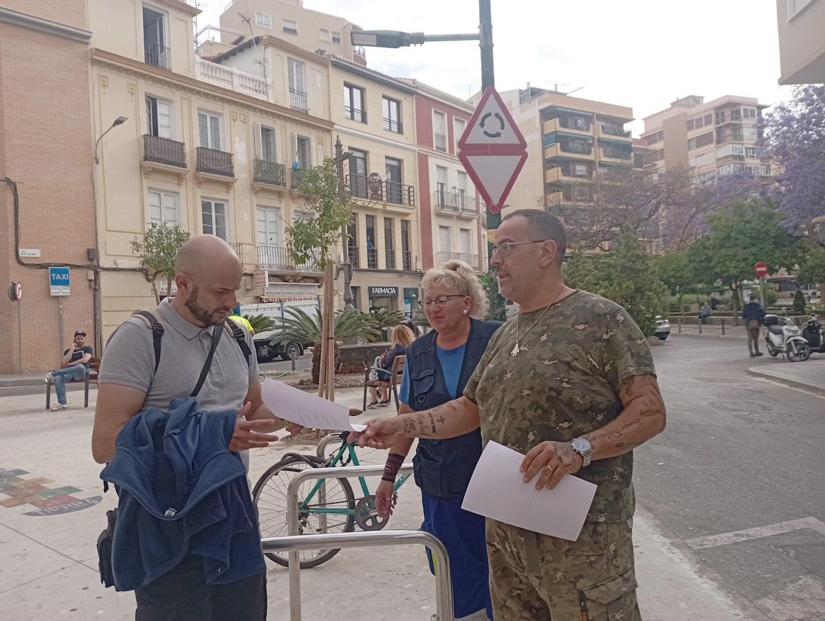 Los vecinos recogen firmas estos días pidiendo que no haya más licencias a pisos turísticos.