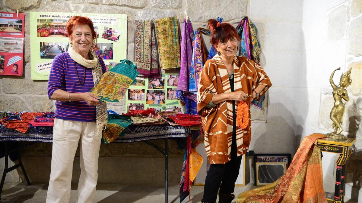 Organizadoras en la exposición.