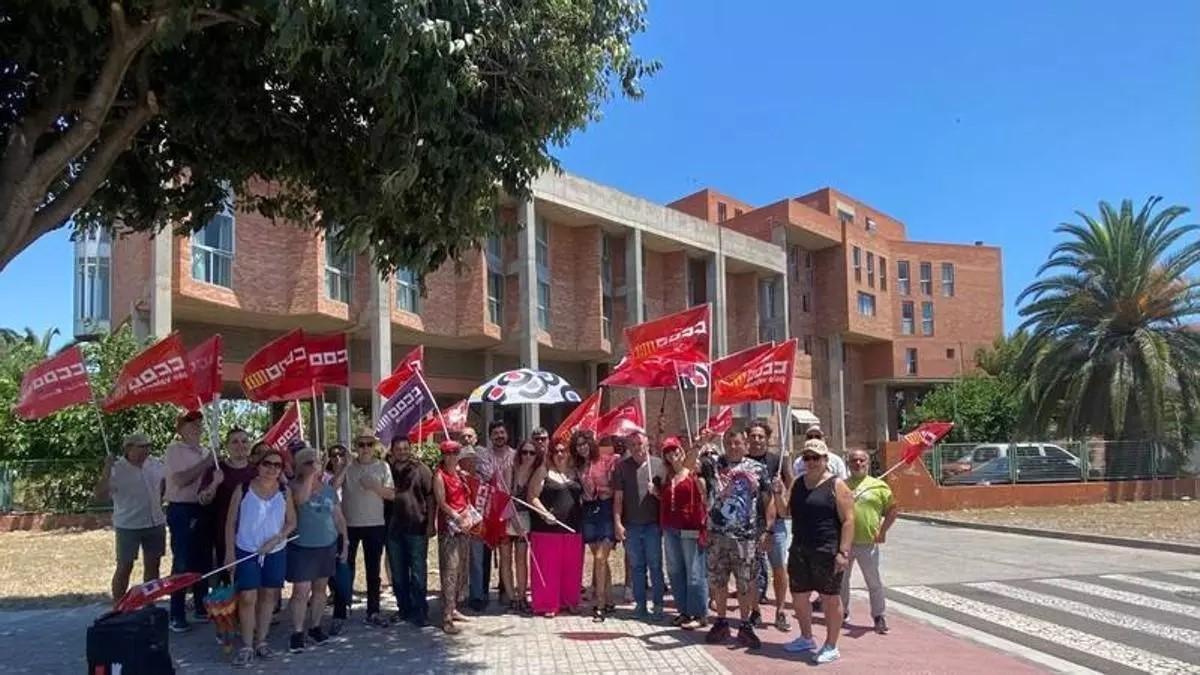 Movilización del sindicato en las puertas de la residencia