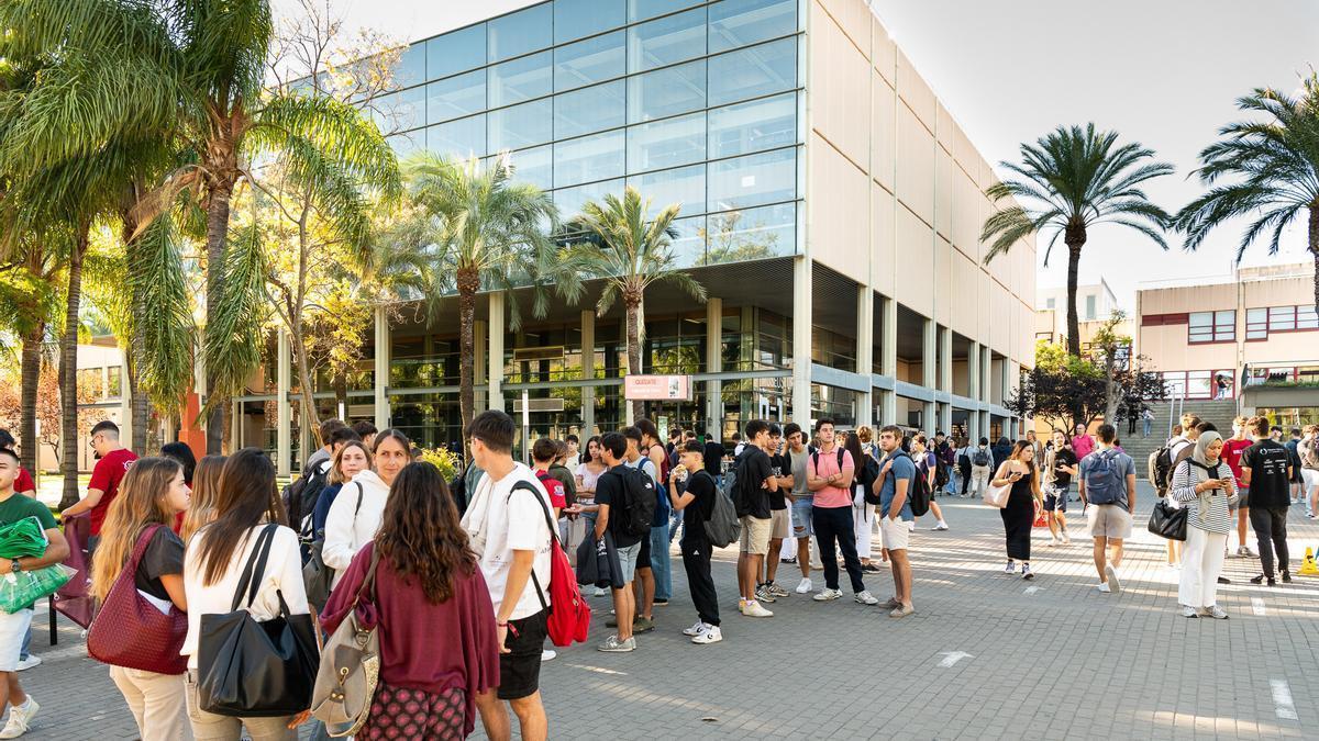 Estudiantes en el campus de la UPV, una de las facultades más solicitadas entre los estudiantes.