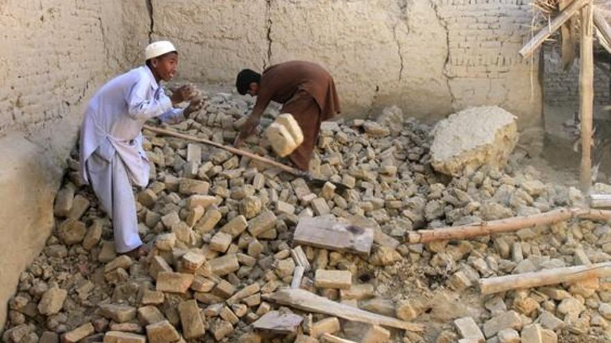 Más de 300 muertes en el terremoto que sacudió Afganistá y Pakistán