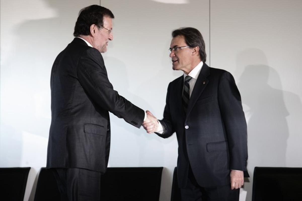 Salutació entre Rajoy i Mas.