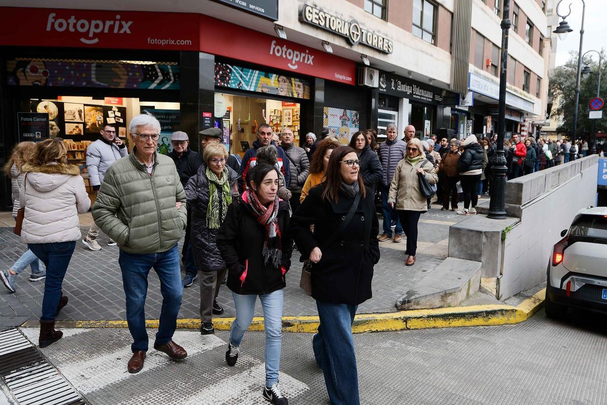 Búscate en la galería de fotos del reparto del ''libret' de Magdalena en Castelló