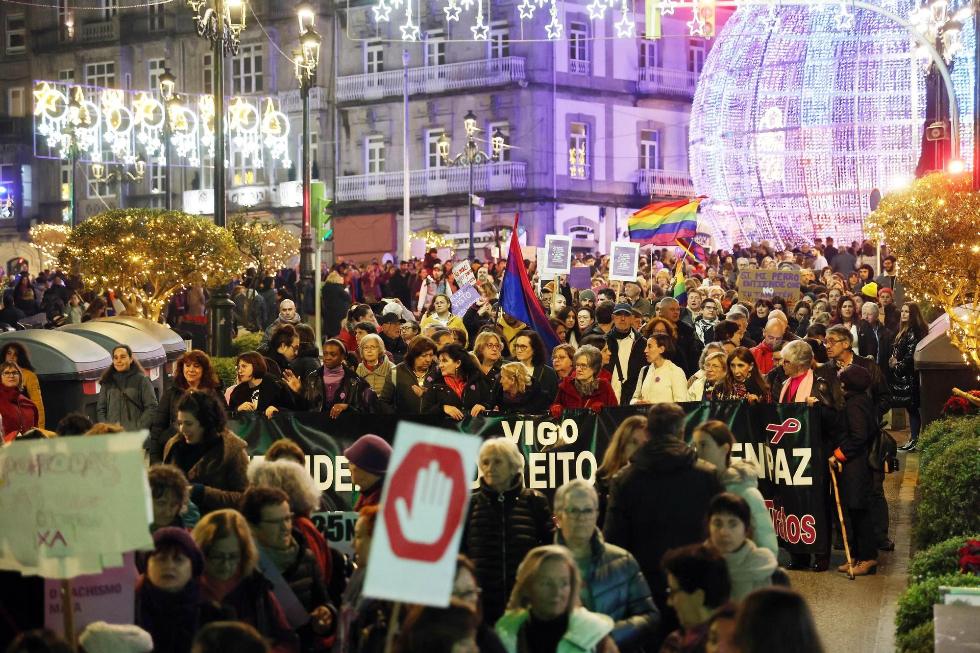 Vigo se tiñe de violeta en contra de la violencia machista