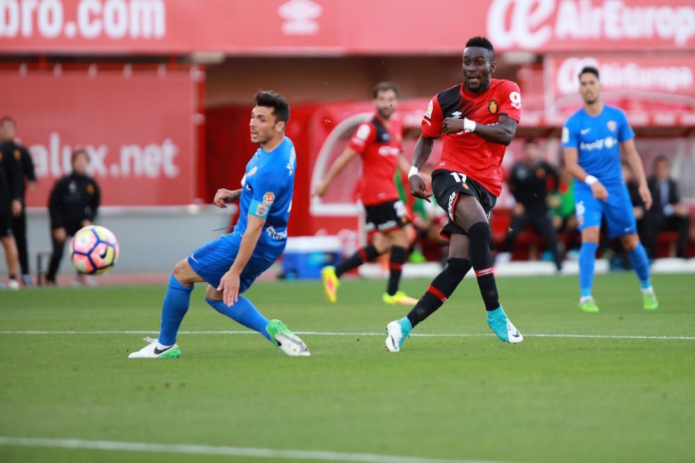 Real Mallorca kämpft weiter verbissen gegen den Abstieg. Der Zweitligist hat am Samstag (20.5.) im Stadion von Son Moix gegen Almería drei wichtige Punkte geholt.