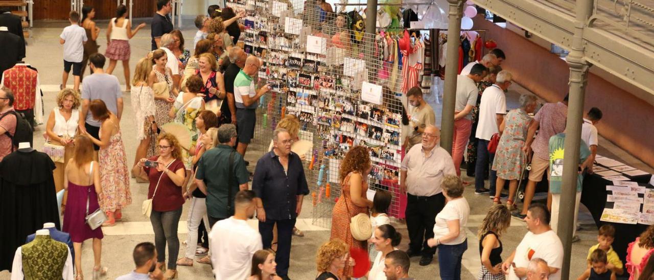 Exposición retrospectiva que conmemora el aniversario en el Magatzem de Ribera. | LEVANTE-EMV