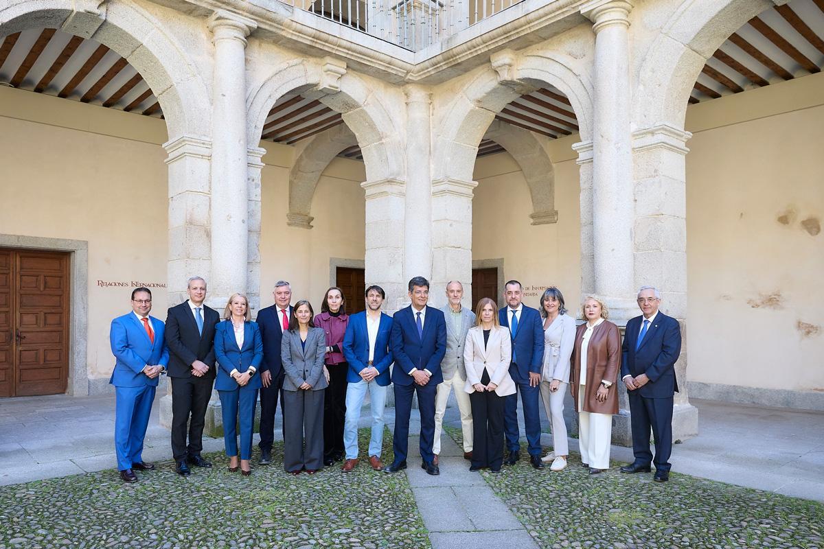 Equipo directivo liderado por el rector Carmelo García