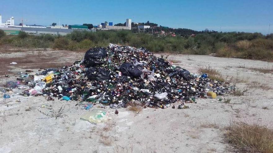 Vertido denunciado por el Concello ante Medio Ambiente. // Fdv