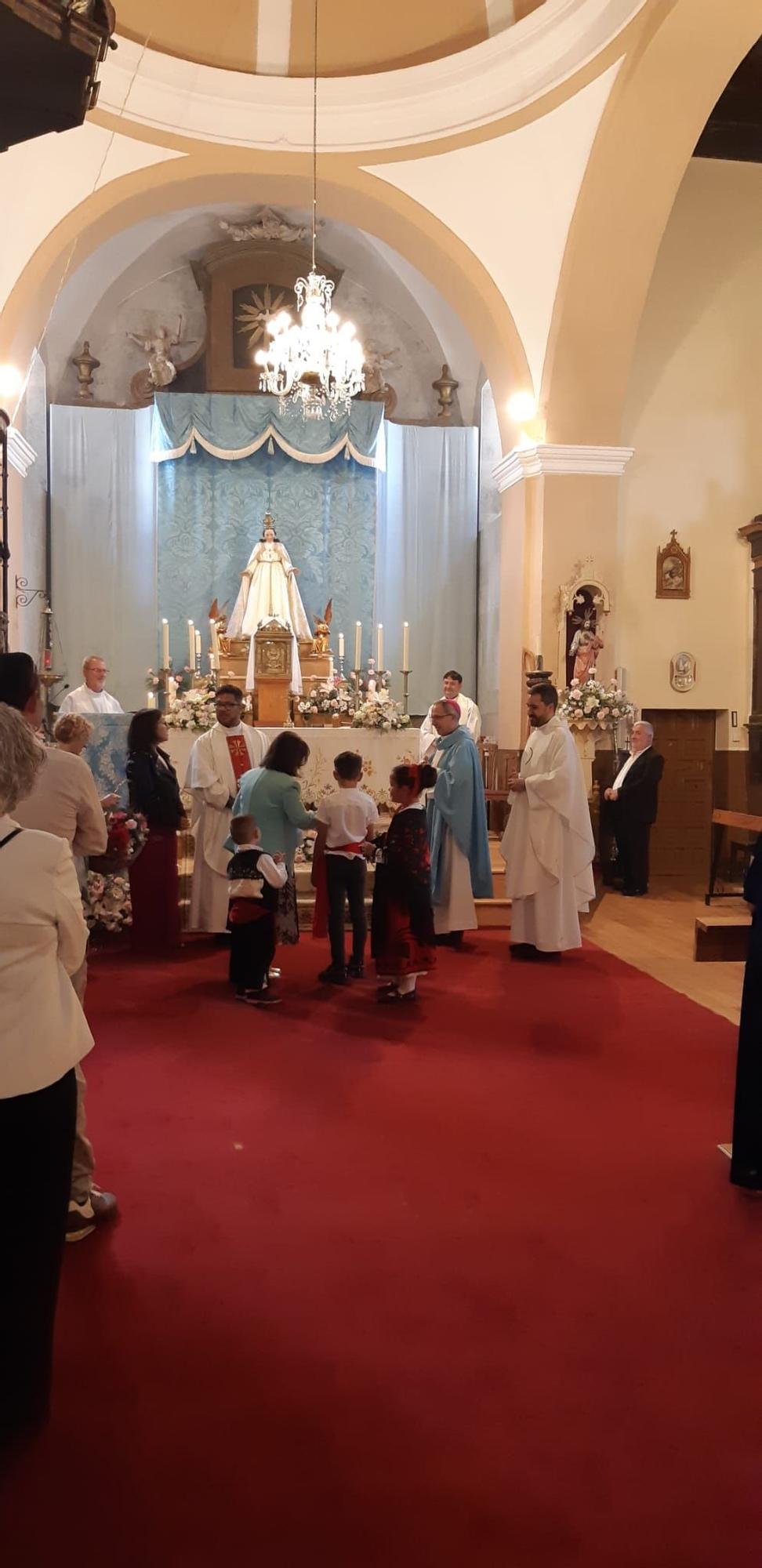 GALERÍA | Así celebra Manganeses de la Lampreana su "Fiesta de las Flores"