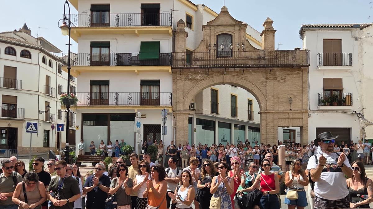 Minuto de silencio en Antequera por la mujer víctima de violencia machista.