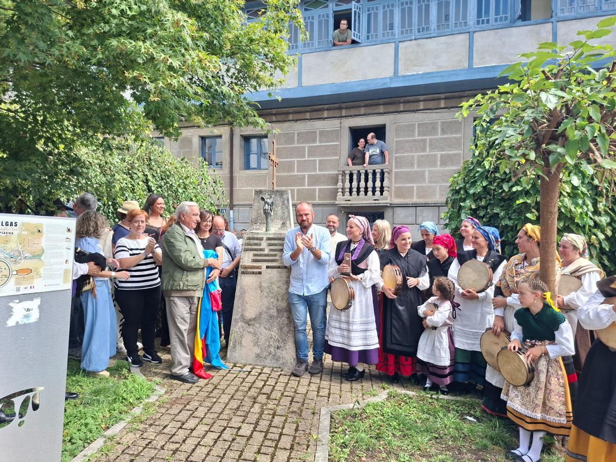 En imágenes: Navelgas celebra el XLIV Día de los Pueblos con un hermanamiento con Infiesto En imágenes: Navelgas celebra el XLIV Día de los Pueblos con un hermanamiento con Infiesto