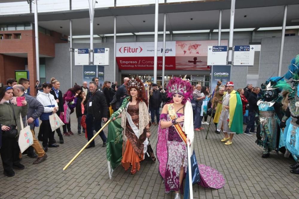 La Federación de Moros y Cristianos de Alicante lleva la fiesta a Madrid.