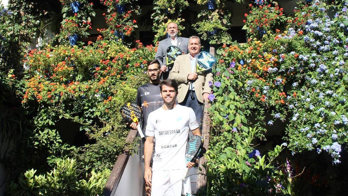 De abajo a arriba, Javi Garrido, Xisco Gil, Manuel Torrejimeno y Luis Torres, en la presentación del Open Córdoba 2021 de pádel.