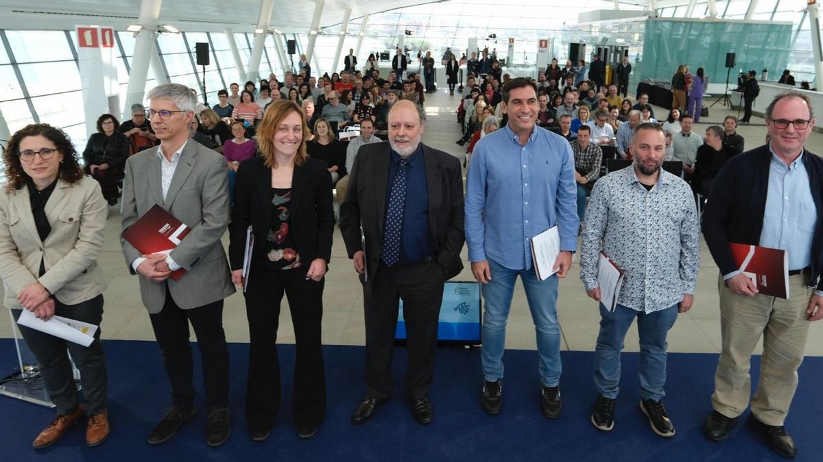 Els signants del manifest són l'Associació de Premsa Comarcal Valenciana, l'Associació de Mitjans Digitals de la Comunitat Valenciana, l'Associació de Premsa Forana de Mallorca, l'Associació de Premsa Local de Menorca, Tokikom, xarxa de mitjans locals en euskera i l'Associació Catalana de la Premsa Comarcal