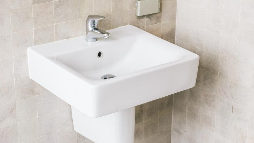 ¿Están atascados la pila o el lavabo?: esto es lo que debes hacer