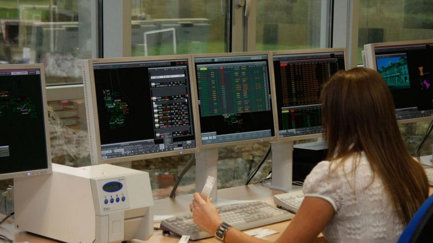 Una trabajadora en
una empresa
tecnológica. | // L. O..