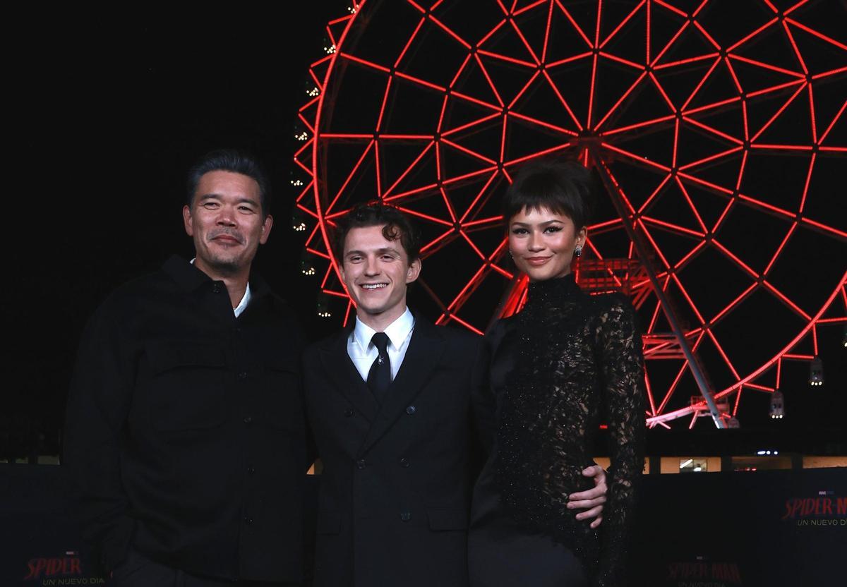 El director del film, Destin Cretton, amb els protagonistes Tom Holland i Zendaya en la presentació.