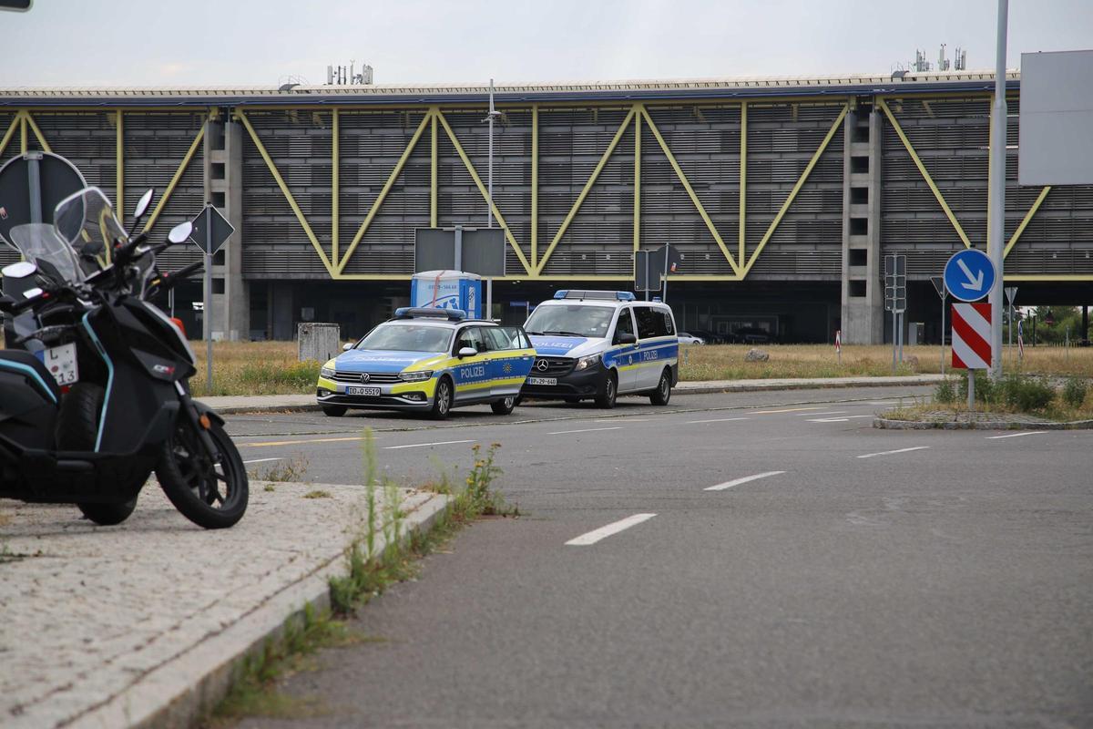 Einsatz am Flughafen Leipzig: Auch eine Mallorca-Maschine war betroffen.