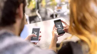 Así es la peligrosa estafa viral que combina Bizum y WhatsApp de la puedes ser víctima