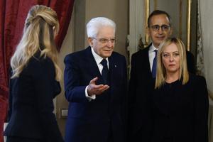 La ultraderechista Giorgia Meloni jura el cargo como nueva primera ministra de Italia.