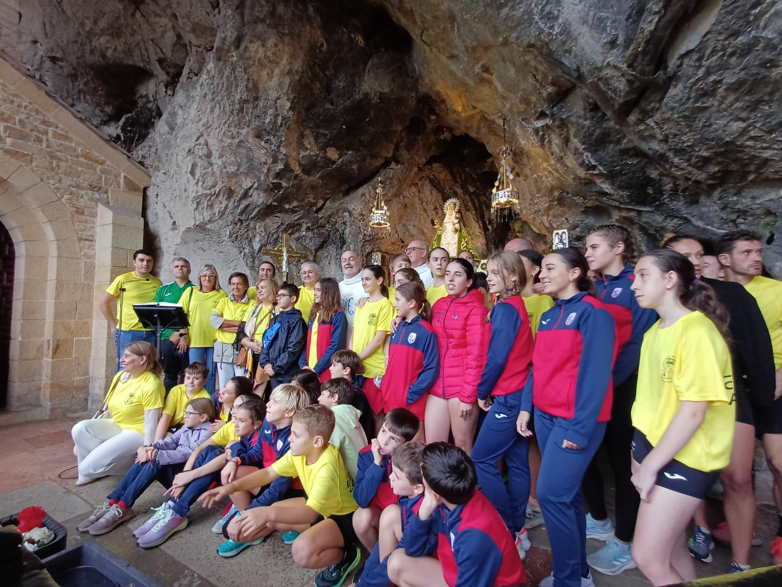 Con flores a María desde Llanera a Covadonga