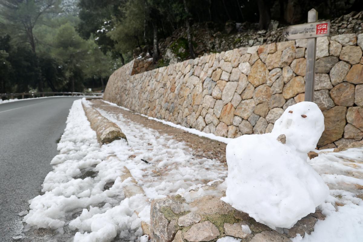 La nieve llega a la sierra de Tramuntana en Mallorca