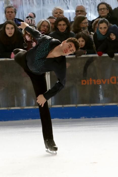 Exhibición de patinaje sobre hielo