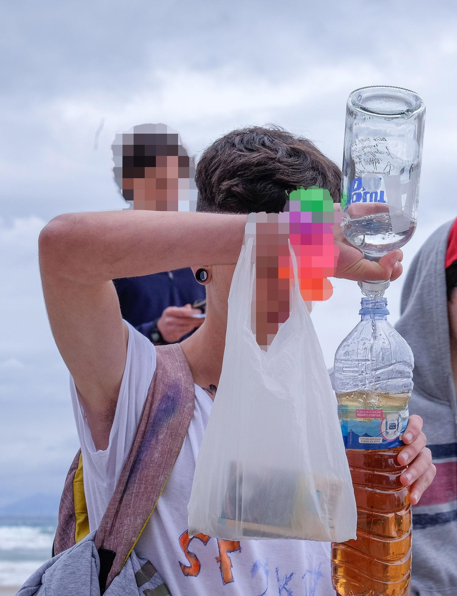 Así eran los Botellones el día de Santa Faz en la Playa de San Juan antes de las restricciones de seguridad