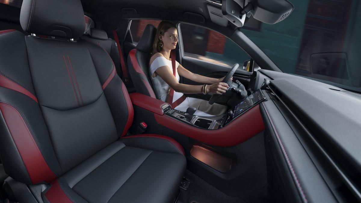 Interior del Lexus LBX Vibrant Edition
