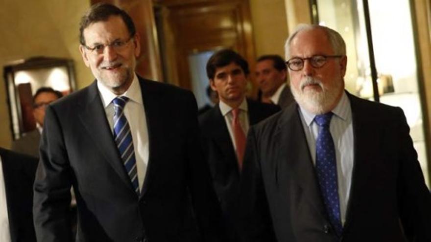 Cañete no descarta "acuerdos puntuales" entre el PP y el PSOE