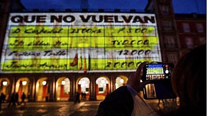 Podem reivindica el vídeo a la Plaza Mayor amb els «papers de Bárcenas»