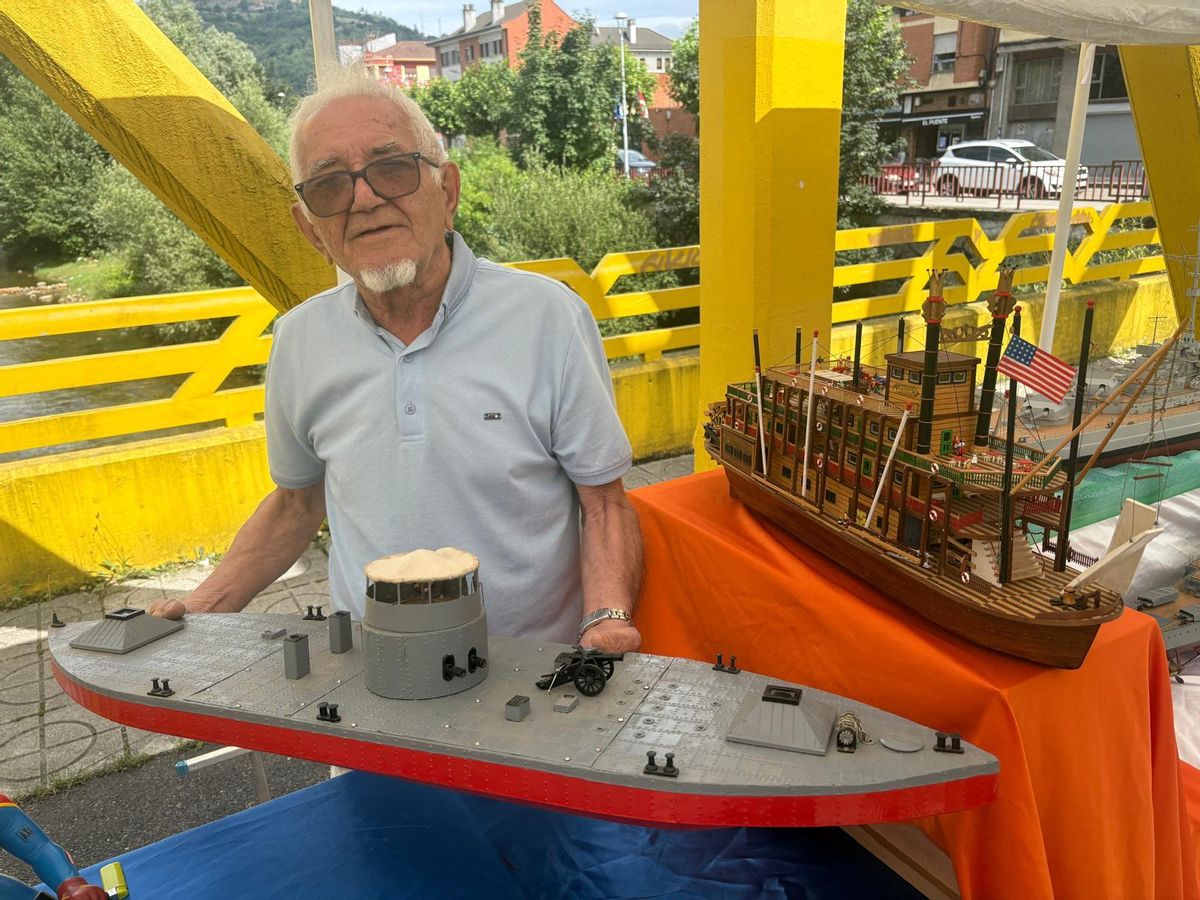 Miguel Anillo con su blindado de la Guerra de Secesión