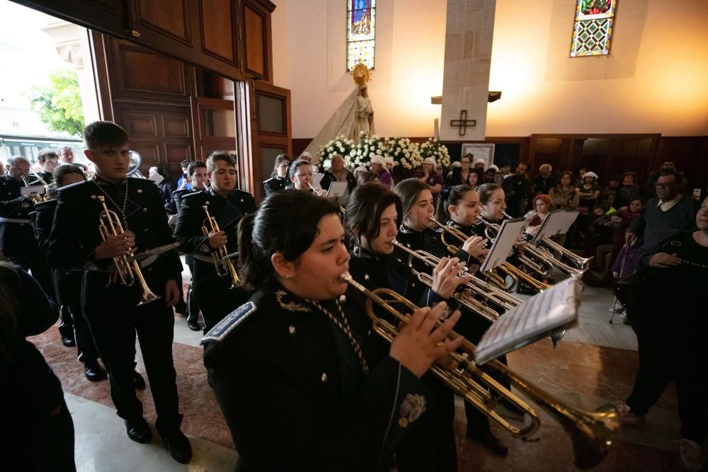 El mal tiempo ha aguado esta mañana los planes de las cofradías Nuestro Padre Jesús Cautivo y Santo Cristo de la Agonía