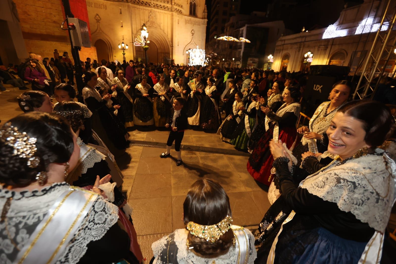 Festeras en los momentos previos al concurso.