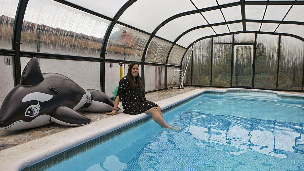 Alba Mon, en su piscina de Serrapio.