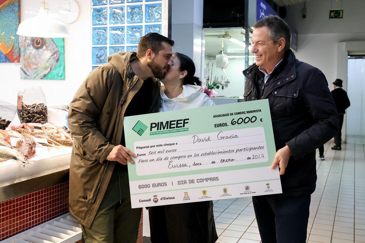 Cómo gastar 6.000 euros en una mañana de compras en Ibiza
