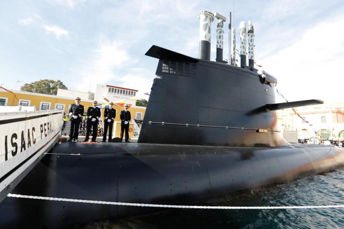 La dotación del submarino S81 estrena el buque el pasado 30 de noviembre. Telefónica trabaja en la ciberseguridad de esta serie de sumergibles.