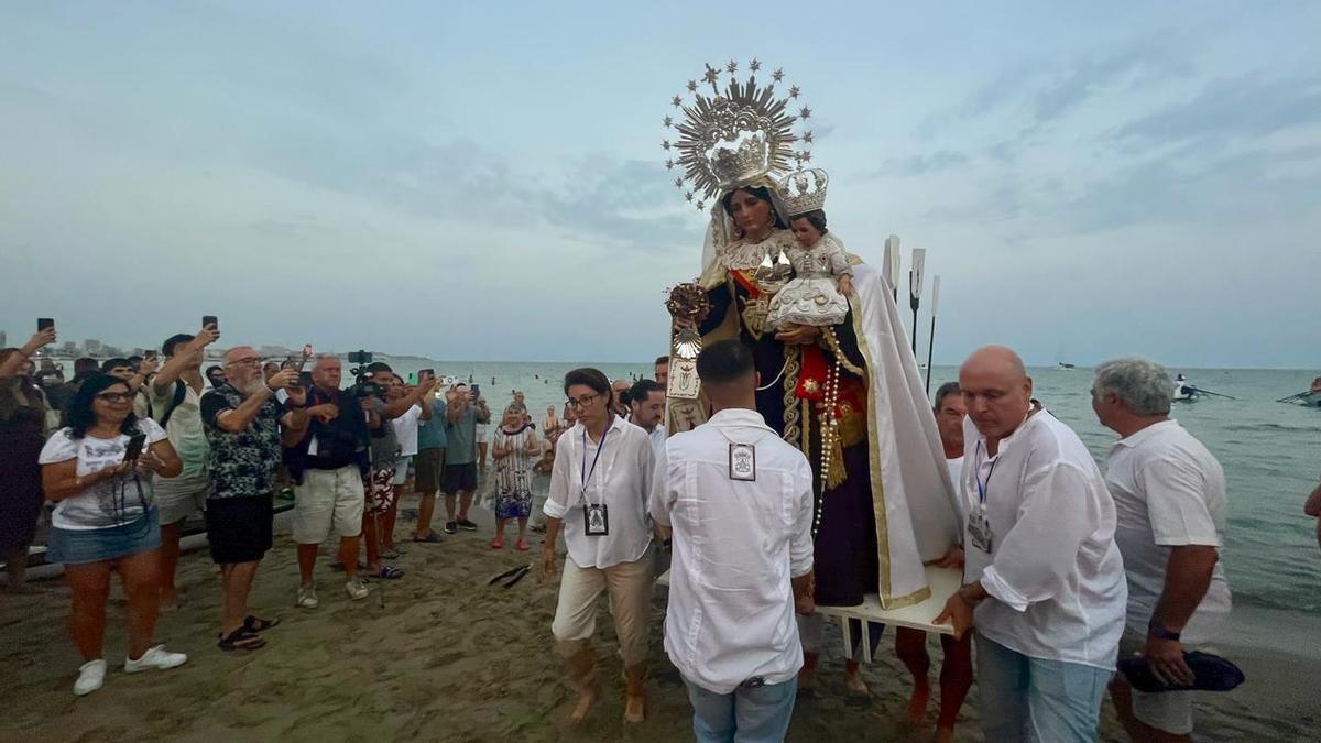 La Virgen del Carmen desembarca en Alicante
