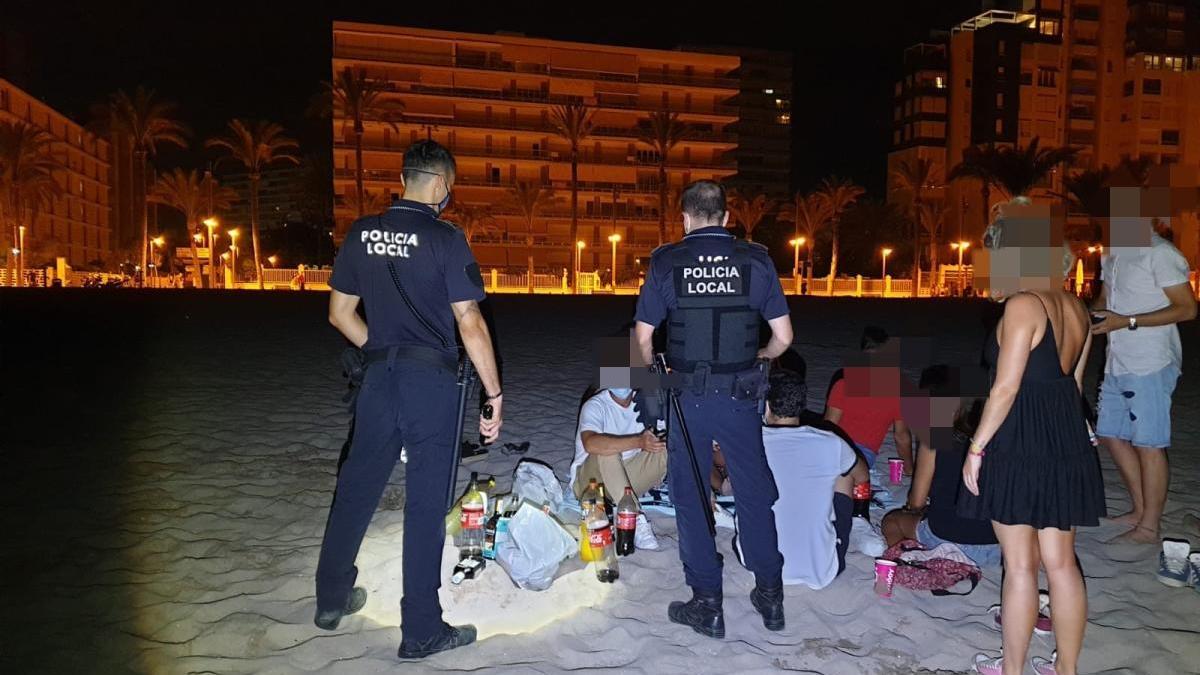 Detenidos por agredir a dos agentes al requerirles que se pusieran la mascarilla