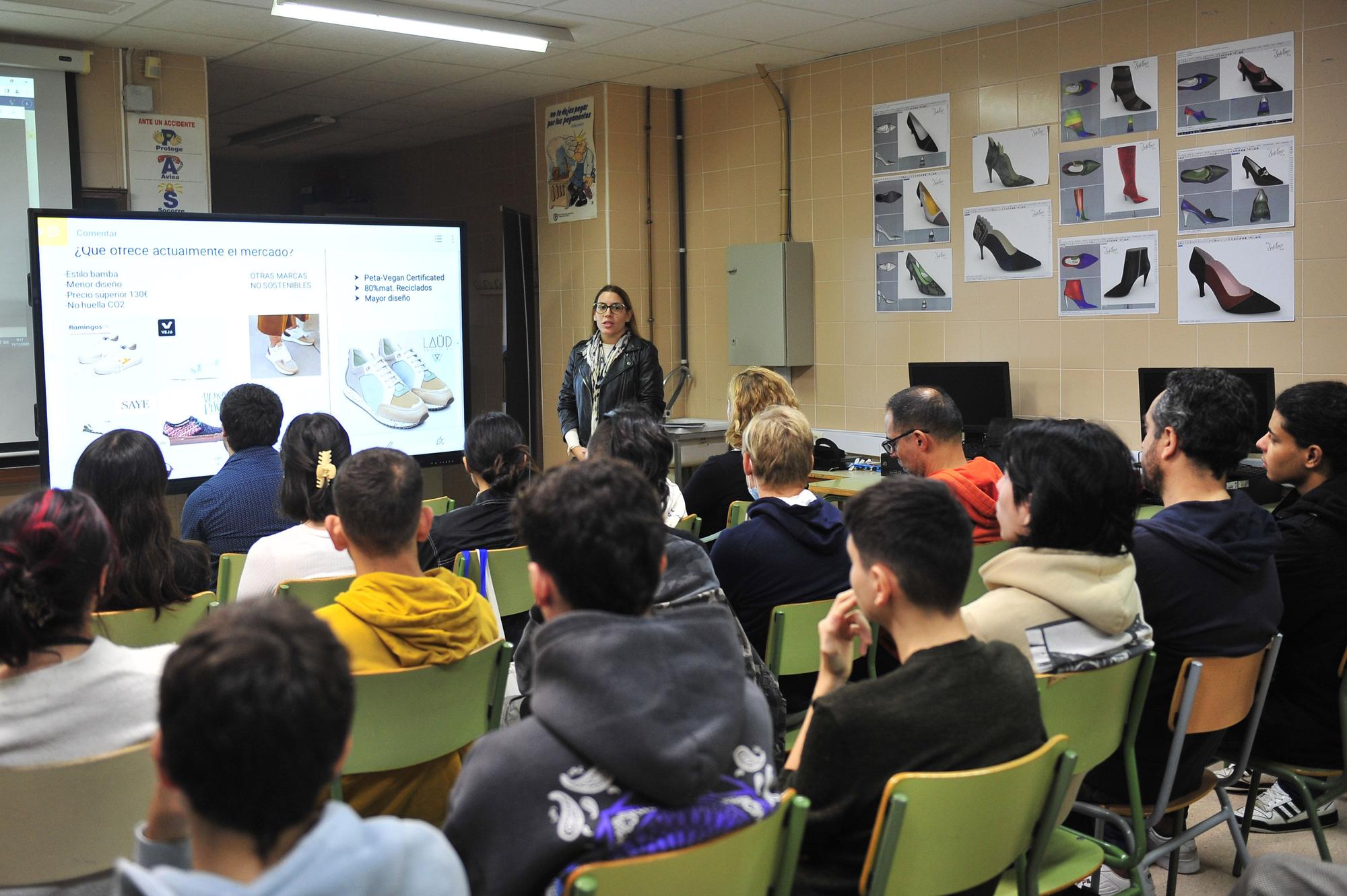 Los alumnos del IES Sixto Marco han podido conocer de primera mano la experiencia de crear un negocio desde cero.