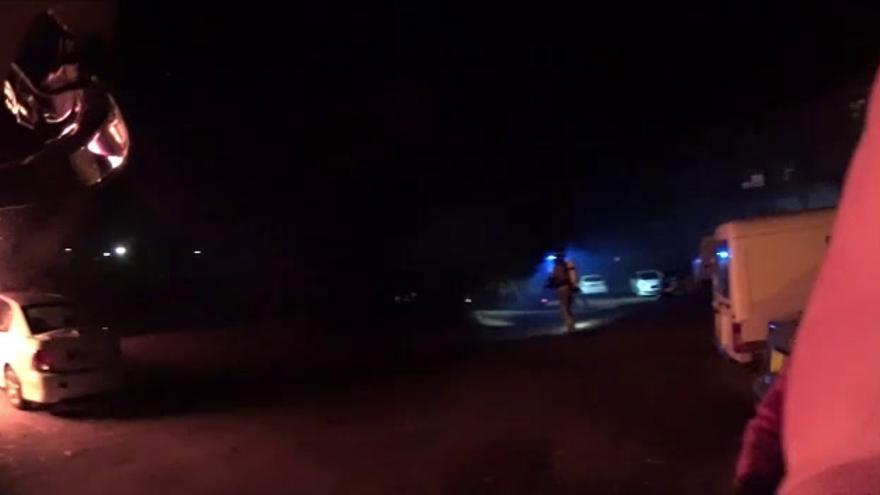 Las imágenes de las llamas de uno de los coches quemados en Badajoz