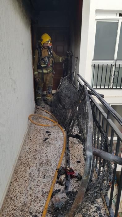 Cien vecinos desalojados por un incendio en una casa de Calp