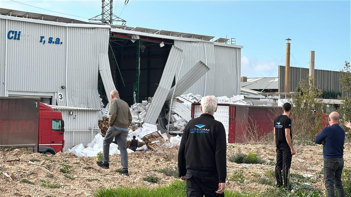 Grave explosión en una nave industrial de Ibi