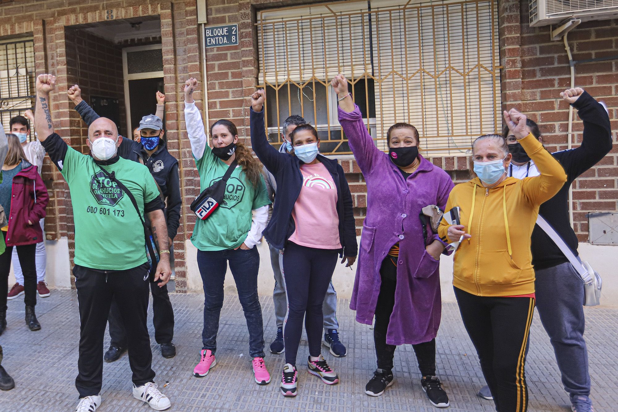 Paralizan el desahucio de tres familias residentes en el mismo edificio de Orihuela