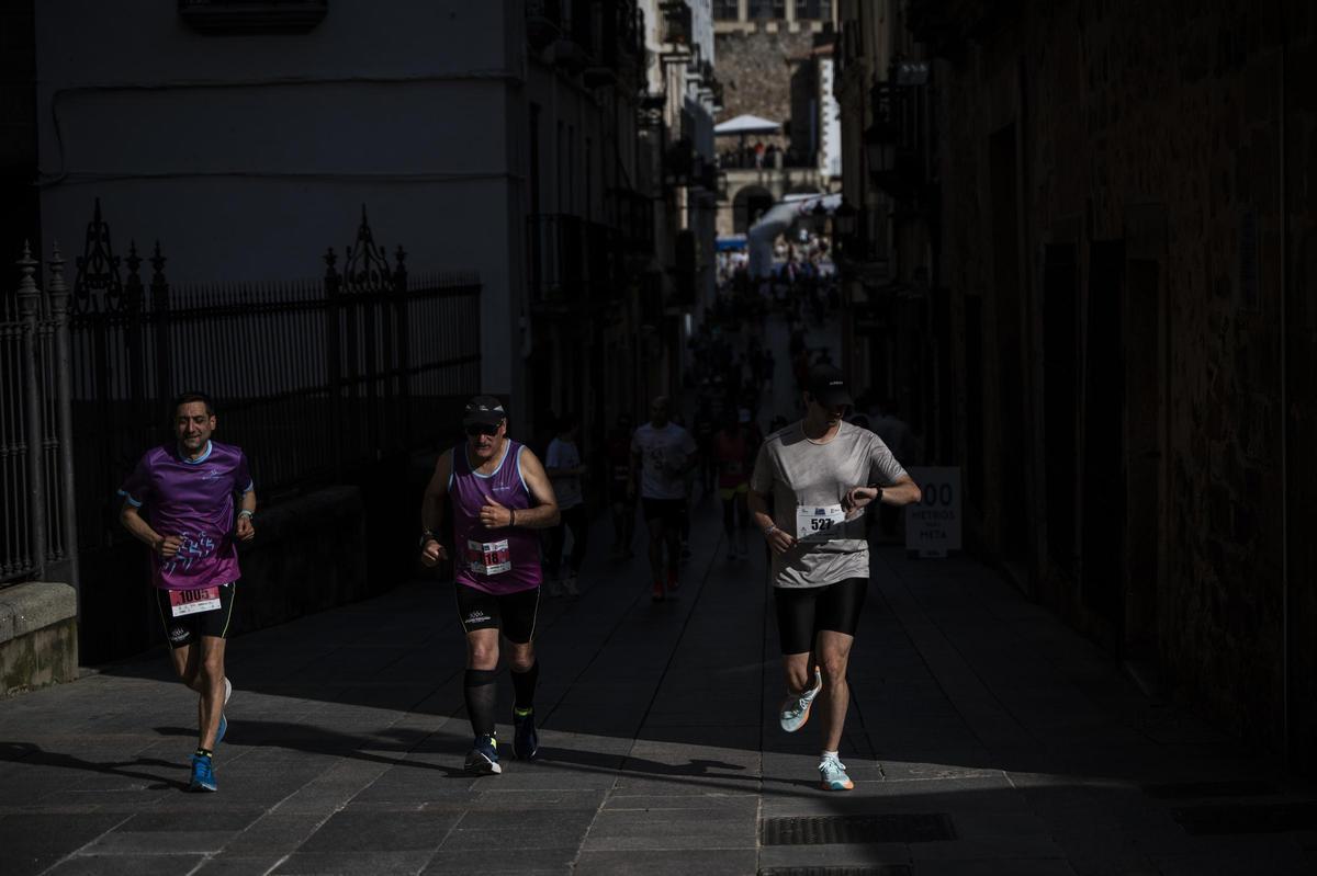 Las mejores imágenes de la Media Maratón de Cáceres